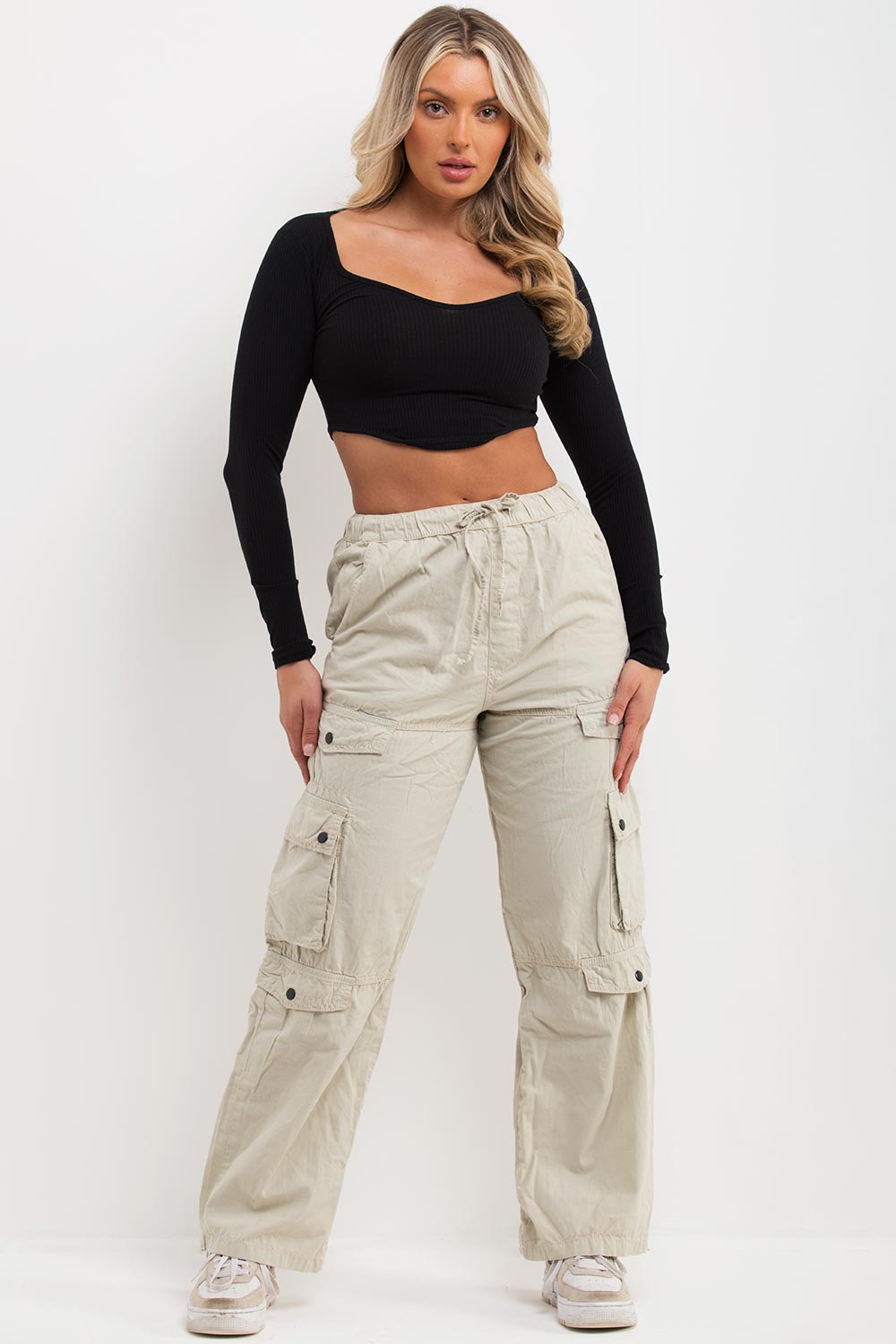 Cargo Trousers With Wide Legs And Side Pockets Beige