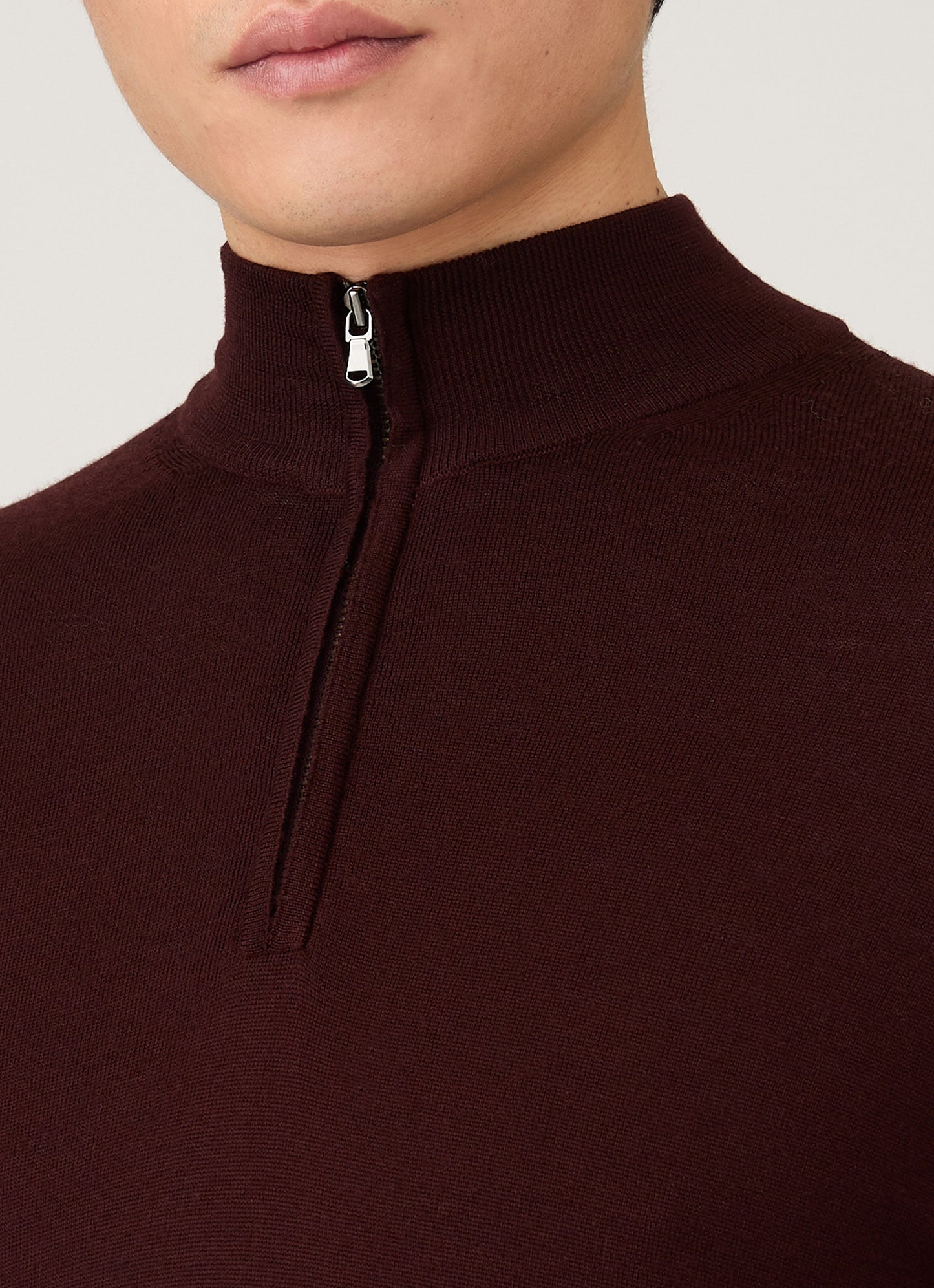 Mens Extra Fine Merino Zip Neck In Bakelite Mjum8116 Rdel
