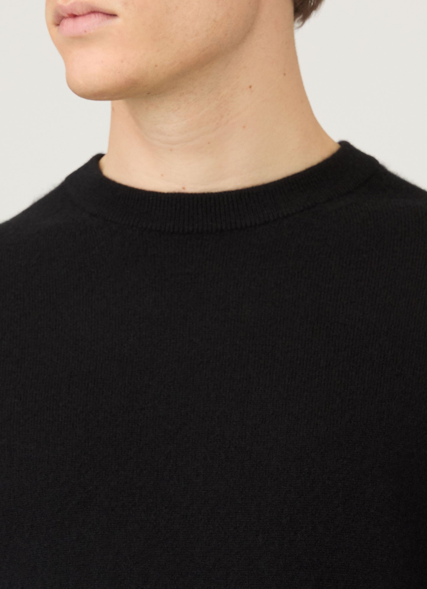 Mens Cashmere Crew Neck Jumper In Black Mjum8291 Bkaa