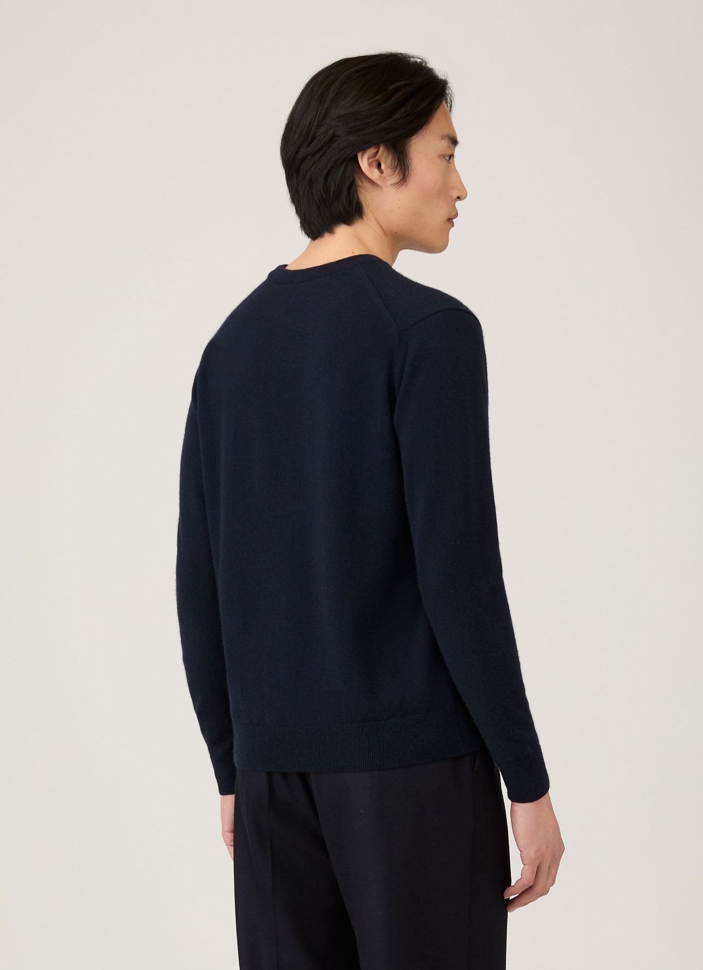 Mens Cashmere Crew Neck Jumper In Navy Mjum8291 Buaa